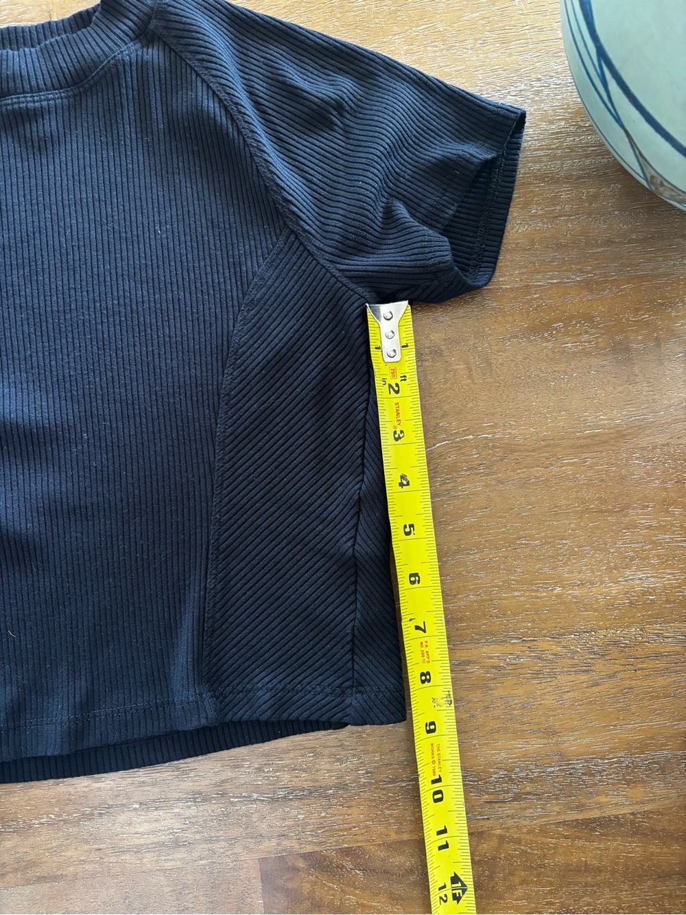 Beyond Yoga Ribbed Crop Black Tee Womens M TTS Great Condition - Picture 7 of 8